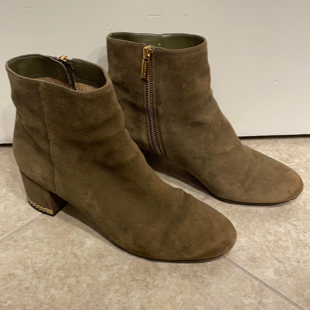 8.5 W brown 2in heeled Michael Kors bootie